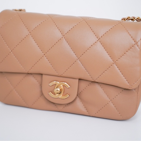 22B Chanel Hearts Mini Flap Bag in Brown - Picture 3 of 8